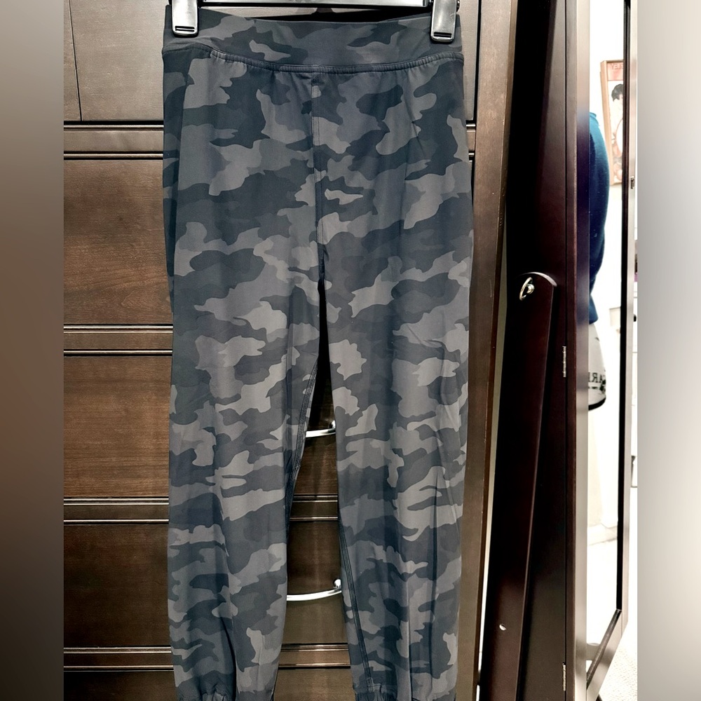 New Lululemon Adapted State high rise Heritage camo jogger with side zips NWT!